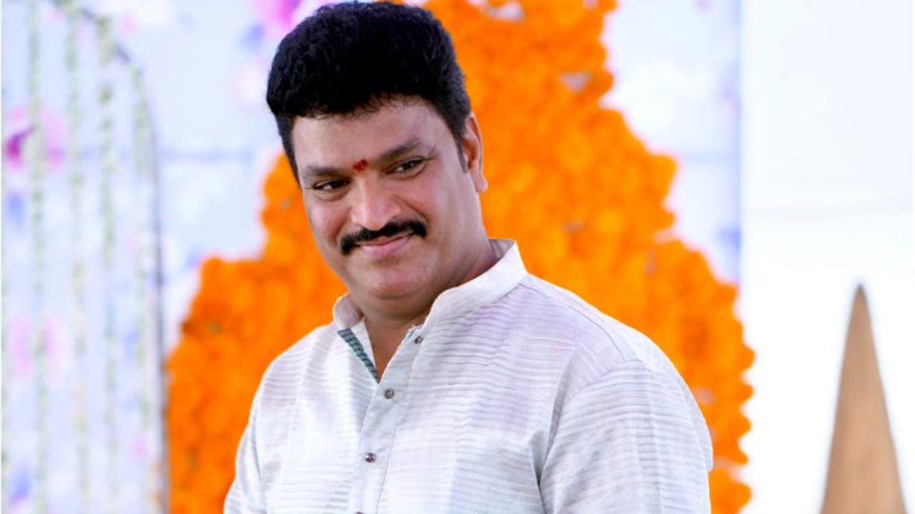 నేటి తరం నటులకు ఆయన ప్రయాణం ఒక పాఠం లాంటిది. మిమిక్రీ కళాకారుడిగా మొదలై, వెండితెరపై ఎన్నో రకాల పాత్రలు పోషించినా, తన మూలాలను ఎప్పుడూ మర్చిపోలేదని శివారెడ్డి చెప్తున్నారు. ఎన్ని సవాళ్లు ఎదురైనా తనలోని ప్రతిభ తగ్గలేదని, సరైన అవకాశం వస్తే మళ్ళీ ప్రేక్షకులను అలరించడానికి సిద్ధంగా ఉన్నానని ఆయన ఈ ఇంటర్వ్యూ ద్వారా సందేశం ఇస్తున్నారు