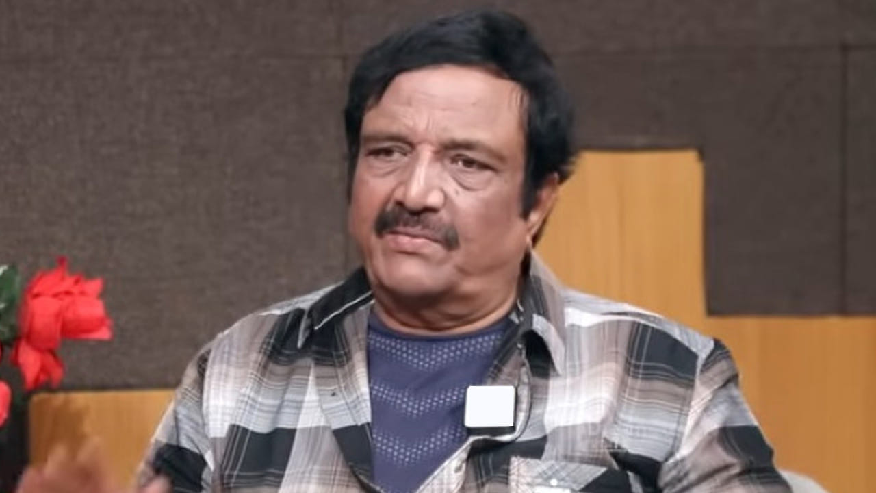  కానీ చిరంజీవి మాత్రం వచ్చిన ప్రతి అవకాశాన్ని ఒక మెట్టుగా మార్చుకున్నారని ఆయన నిజాయితీగా చెప్పారు. ముఖ్యంగా 'ఖైదీ' సినిమాతో చిరు సృష్టించిన ప్రభంజనం టాలీవుడ్ చరిత్రనే మార్చేసింది. పరిశ్రమలో ఎవరితో ఎలా ఉండాలి, కెరీర్‌ను ఎలా మలచుకోవాలి అనే విషయంలో చిరు పక్కాగా ఉండేవారని, అదే తనను వెనకబడేలా చేసిందని శివకృష్ణ అంగీకరించారు.
