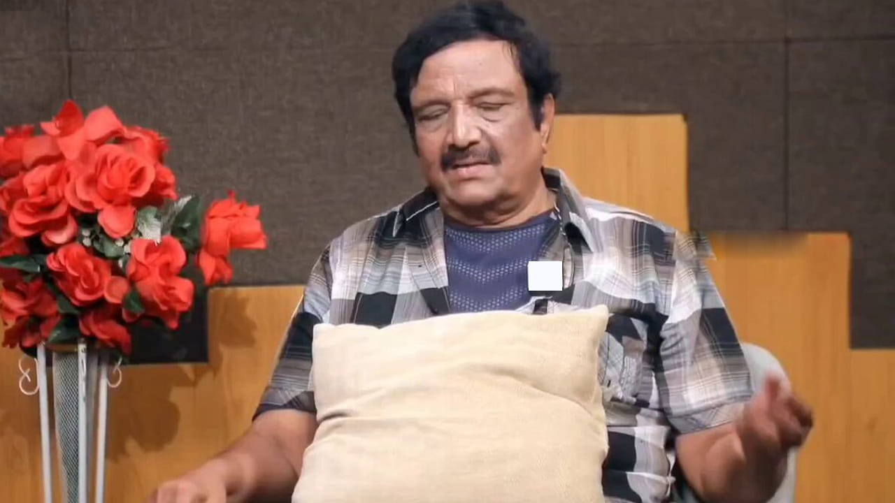 తను చేసిన పొరపాట్లే చిరంజీవిని నంబర్ వన్ చేశాయని ఆయన చేసిన వ్యాఖ్యలు ఇప్పుడు నెట్టింట వైరల్ అవుతున్నాయి. చిరంజీవి గారి డ్యాన్సులు, ఫైట్స్ గురించి శివకృష్ణ ప్రత్యేకంగా ప్రస్తావించారు. "ఆ కాలంలో ఫైట్స్ అంటే కేవలం కొట్టుకోవడం మాత్రమే ఉండేది. కానీ అందులో ఒక గ్రేస్, ఒక స్టైల్ తీసుకొచ్చింది చిరంజీవి గారే. అలాగే డ్యాన్స్‌లో ఆయన బాడీ లాంగ్వేజ్ ఒక కొత్త ఒరవడిని సృష్టించింది. ఒకానొక దశలో మాలాంటి వాళ్లకి కూడా ఆయన వేగం అందుకోవడం కష్టమయ్యేది" అని నవ్వుతూ చెప్పారు.
