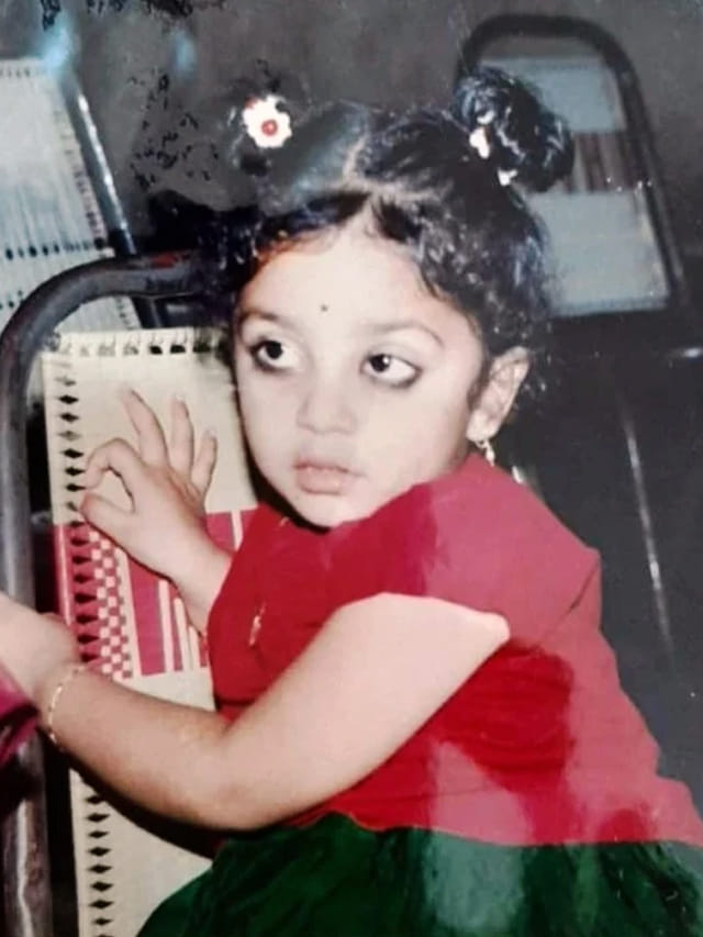చారడేసి కళ్ళు, అమాయకపు చూపులు.. ఇప్పుడు ఆ స్టార్ హీరో భార్య..