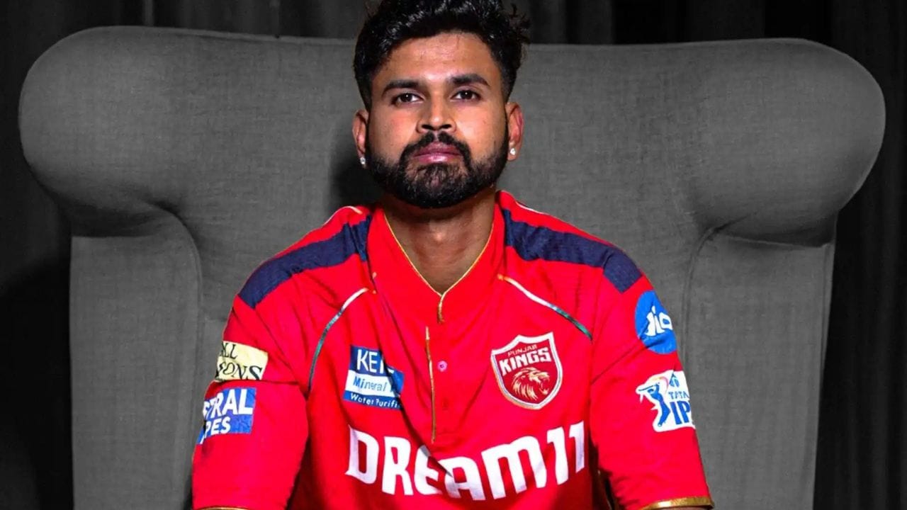 శ్రేయాస్ అయ్యర్ తిరిగి జట్టులోకి వస్తాడని అందరూ భావించినా, పాటిదార్ చూపిస్తున్న దూకుడు అతడిని రేసులో ముందంజలో ఉంచింది. అటు బ్యాటింగ్‌తో పాటు ఆర్‌సీబీ కెప్టెన్‌గా కూడా పాటిదార్ రాణిస్తుండటం అతనికి కలిసొచ్చే అంశం. సూర్య స్థానంలో ఒక అగ్రెసివ్ బ్యాటర్ కావాలని భావిస్తే సెలెక్టర్ల మొదటి ఛాయిస్ రజత్ పాటిదార్ అయ్యే అవకాశం ఉంది. రాబోయే సిరీస్‌ల కోసం టీమ్ ఇండియా బ్యాటింగ్ లైన్ అప్‌లో భారీ మార్పులు జరిగే సూచనలు కనిపిస్తున్నాయి.