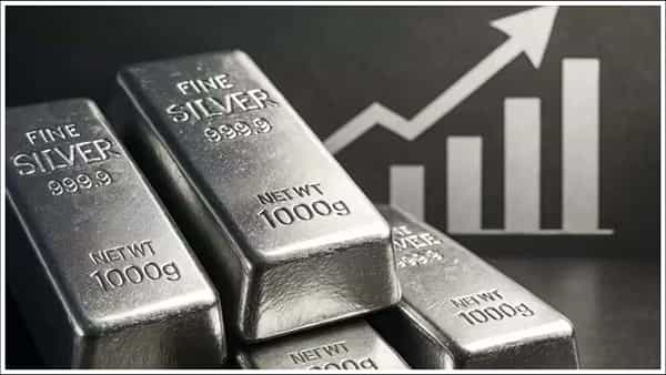 Silver Price: దిమ్మదిరిగే షాకిచ్చిన సిల్వర్ ధర.. రూ.55 వేలు పెరిగిన వెండి.. ప్రస్తుతం ఎంతంటే..!