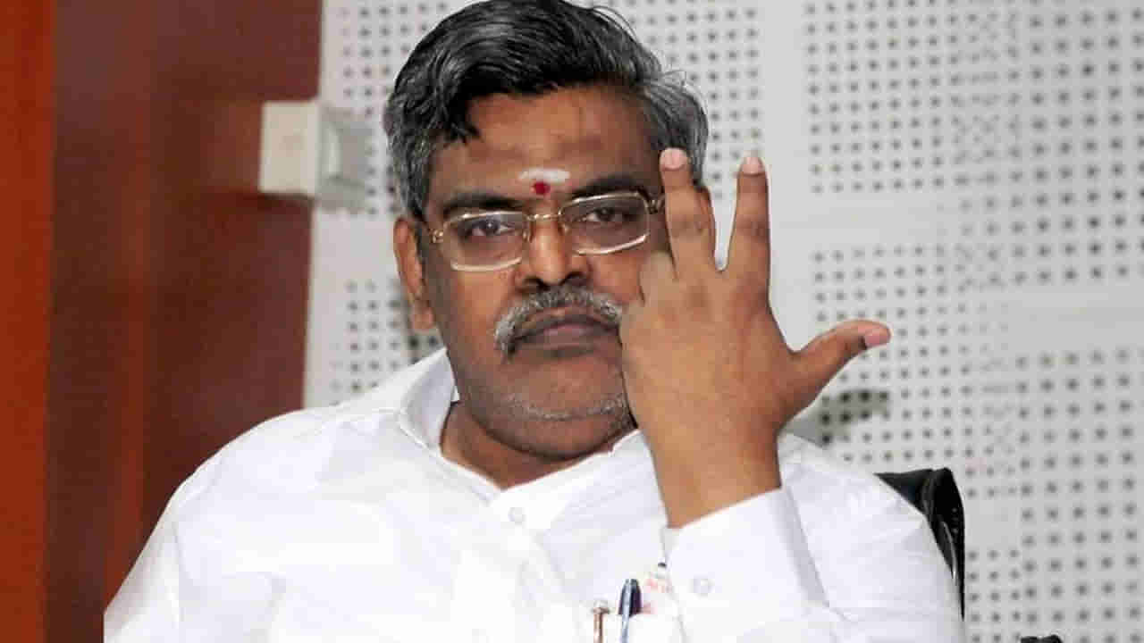 ఆ డైరెక్టర్కి విపరీతమైన క్లారిటీ ఉంది.. సిరివెన్నెల మనసు దోచుకున్న దర్శకుడు