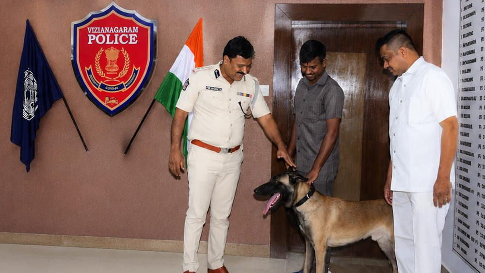 Andhra Pradesh: శభాష్ రుద్ర.. ట్రైన్‌లో కేరళ స్మగ్లర్ల గుట్టరట్టు చేసిన పోలీస్ డాగ్..