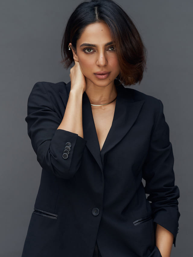 కిల్లింగ్ లుక్స్ తో చంపేస్తున్న లేడీ బాస్.. శోభిత స్టైల్ వేరేలెవేల్..