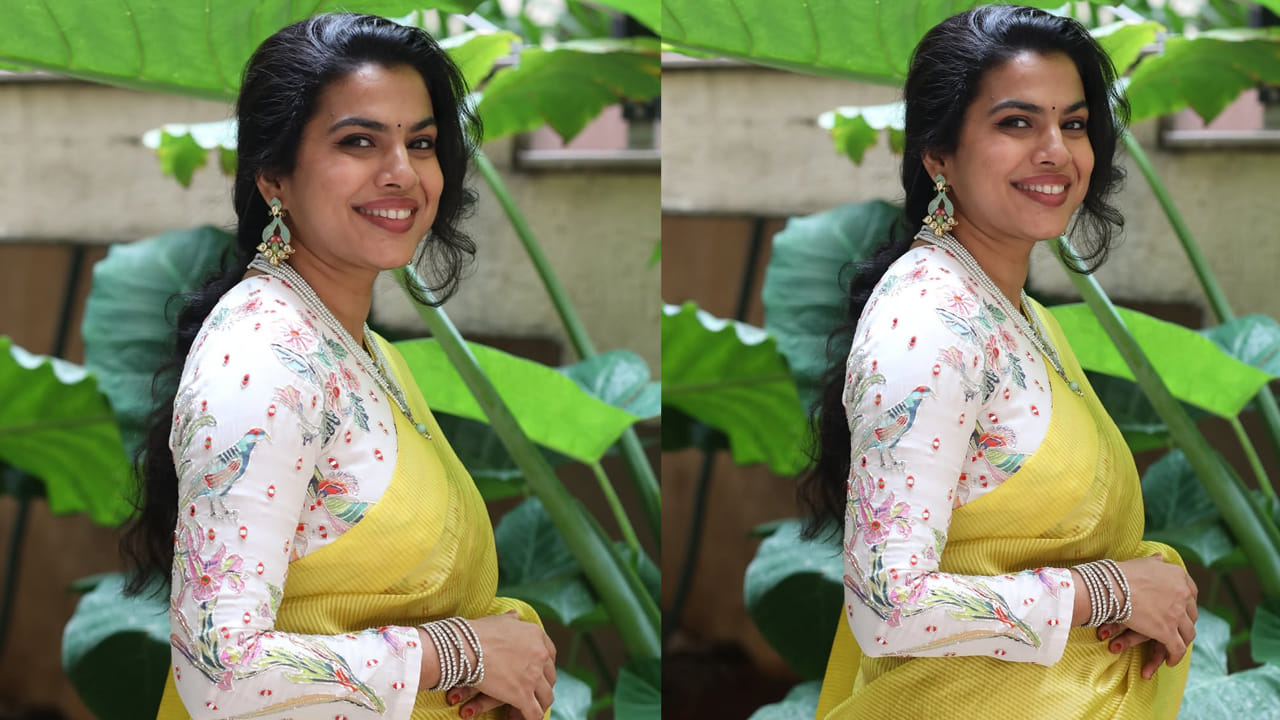 ప్రముఖ గాయని శ్రావణ భార్గవి తన నూతన స్వతంత్ర పాట ఫకుయామా విజయంతో పాటు వ్యక్తిగత, వృత్తిపరమైన మార్పులను ఓ ఇంటర్వ్యూలో పంచుకున్నారు. యూట్యూబ్‌లో పదకొండు నుంచి పన్నెండు లక్షల వ్యూస్ తో దూసుకుపోతున్న ఈ పాటను మహిళలందరికీ ఒక కానుక అని అన్నారు. ఫకుయామా తన ఆలోచనలు, అభిప్రాయాలు, విలువలకు ప్రతిరూపమని, ఈ పాట తన జీవితంలో ఒక మలుపు అని ఆమె పేర్కొన్నారు. ఫకుయామా అనేది జపాన్‌లోని ఒక నగరం పేరు అని, ఒక ప్రముఖ వ్యక్తి పేరు కూడా అని శ్రావణ భార్గవి వివరించారు.