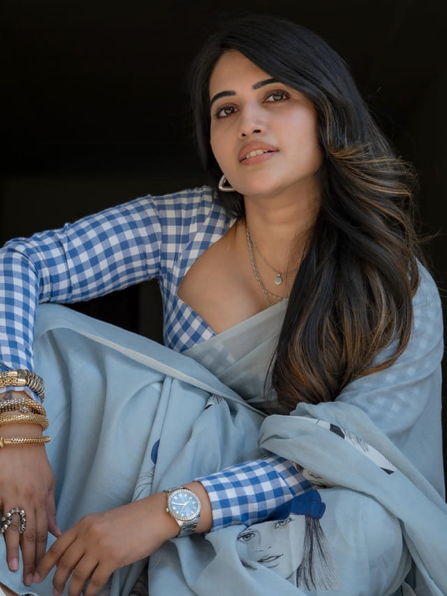 క్రేజీ లుక్స్ తో కుర్రకారును కట్టి పడేస్తున్న స్రవంతి