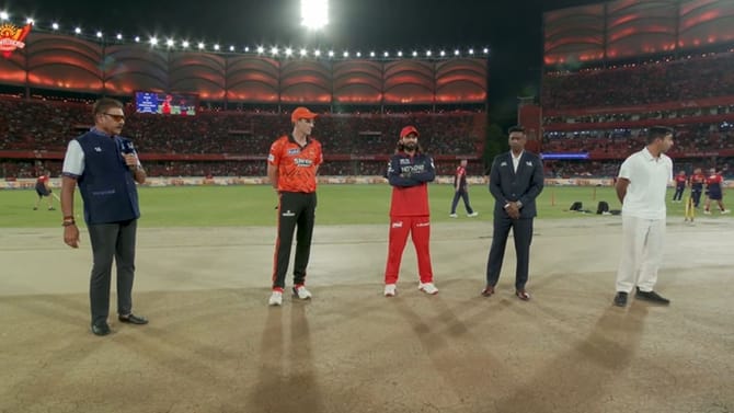 SRH vs RCB: టాస్ గెలిచిన హైదరాబాద్.. టార్గెట్ టాప్ 2