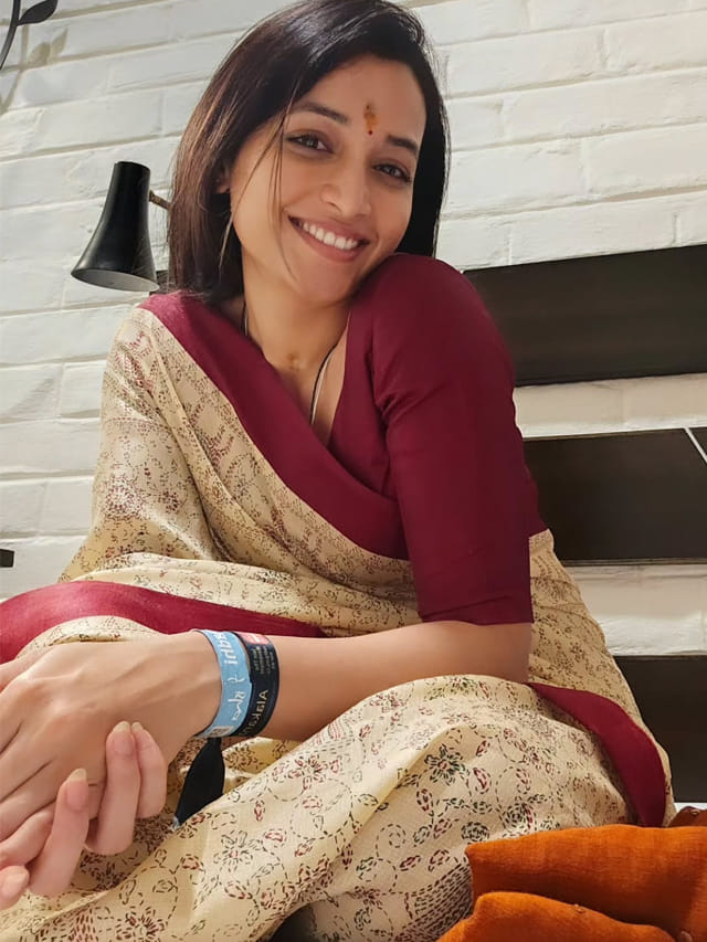 చీరకట్టులో చందమామలా కేజీఎఫ్ భామ శ్రీనిధి శెట్టి