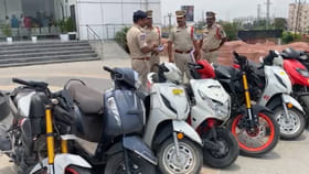 మీ బైక్‌ పోయిందా? అయితే, ఇక్కడే ఉండొచ్చు!టూ వీలర్‌ ముఠాను అరెస్ట్