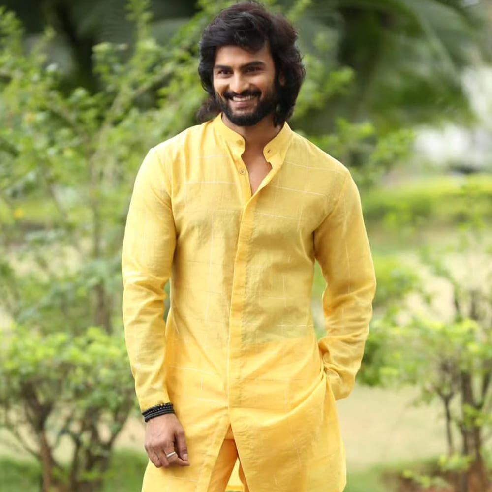 "ఒకసారి తింటే యోగి, రెండు సార్లు తింటే భోగి, మూడు సార్లు తింటే రోగి" వంటి సామెతలు ప్రజల ఆలోచనలతో ఆడుకోవడమే తప్ప, శాస్త్రీయం కావని ఆయన కొట్టిపారేశారు. శరీరానికి రోజుకు అవసరమైన కేలరీలను ఒకేసారి కాకుండా, చిన్న చిన్న భాగాలుగా తీసుకోవడం వల్ల జీర్ణవ్యవస్థకు మేలు జరుగుతుందని ఆయన నమ్ముతారు. బరువు తగ్గడం లేదా ఫిట్నెస్ను మెయింటైన్ చేయడం అనేది కేలరీల లోటు (డెఫిసిట్ ఈటింగ్)పై ఆధారపడి ఉంటుందని సుధీర్ బాబు వివరించారు.