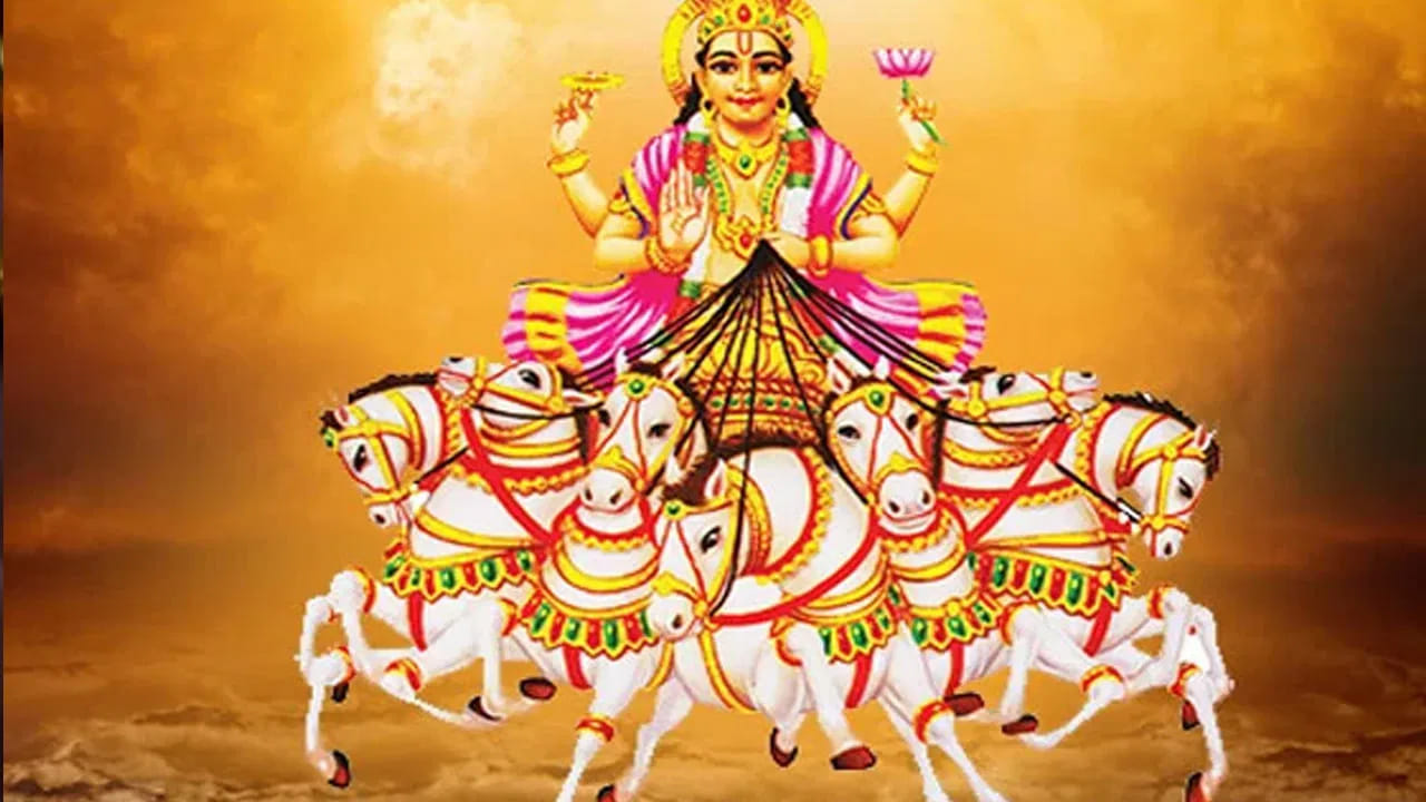 జ్యోతిష్య శాస్త్రంలో గ్రహాల సంచారం సహజం. కొన్ని గ్రహాలు ప్రతి నెల రాశి సంచారం చేస్తుంటాయి. మరికొన్ని గ్రహాలు ఆరు నెలలు లేదా సంవత్సరానికి ఒకసారి సంచారం చేస్తుంటాయి. అయితే అతి త్వరలో శక్తి వంతమైన సూర్యుడు వృషభ రాశిలోకి సంచారం చేయనున్నాడు. మే 15న మేష రాశి నుంచి వృషభ రాశిలోకి సంచారం చేస్తాడు. కాగా, దీని వలన ఏ రాశుల వారికి లక్కు కలిసి వస్తుందో ఇప్పుడు చూసేద్దాం.