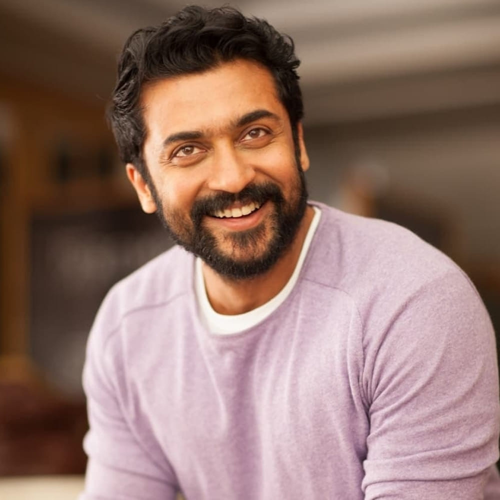 తమిళ చిత్ర పరిశ్రమలోనే కాకుండా టాలీవుడ్లోనూ విపరీతమైన క్రేజ్ సొంతం చేసుకున్న కాంబినేషన్లలో హీరో సూర్య, నటి అసిన్ కాంబో ఒకటి. ముఖ్యంగా గజినీ (Ghajini) సినిమా సృష్టించిన ప్రభంజనం అంతా ఇంతా కాదు. ఈ సినిమాలో వీరిద్దరి కెమిస్ట్రీ, నటన ప్రేక్షకులను ఎంతగానో ఆకట్టుకున్నాయి. కాగాఓ ఇంటర్వ్యూలో నటి అసిన్ గురించి హీరో సూర్య మాట్లాడిన కొన్ని ఆసక్తికర వ్యాఖ్యలు ఇప్పుడు సోషల్ మీడియాలో వైరల్ అవుతున్నాయి.