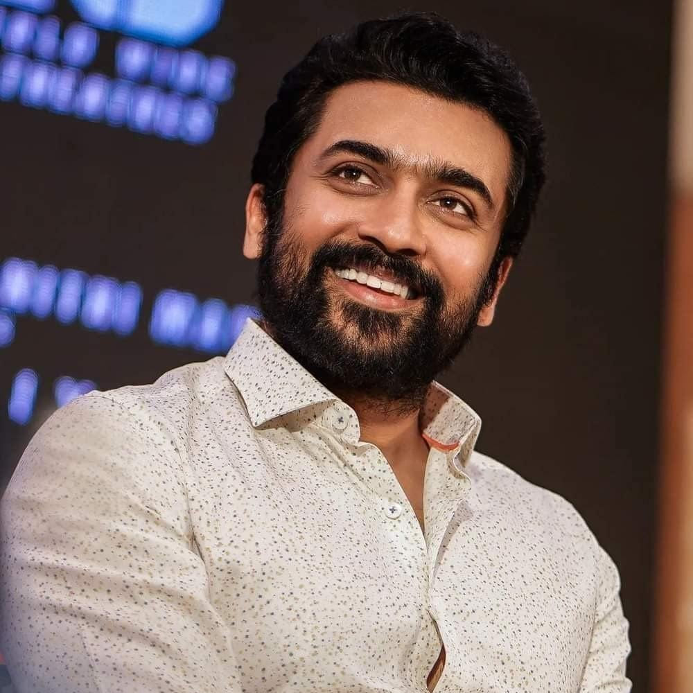 అదే ఇంటర్వ్యూలో మరో నటి తమన్నా గురించి కూడా సూర్య చిన్న వ్యాఖ్య చేశారు. తమన్నా కూడా చాలా చిన్న వయసులోనే భాషలను సులువుగా నేర్చుకుంటూ మంచి నటిగా రాణిస్తోందని మెచ్చుకున్నారు. మొత్తానికి, 'గజినీ' కాంబో మళ్లీ గుర్తుకురావడంతో సూర్య, అసిన్ అభిమానులు ఈ పాత ఇంటర్వ్యూ క్లిప్ను తెగ షేర్ చేస్తున్నారు.