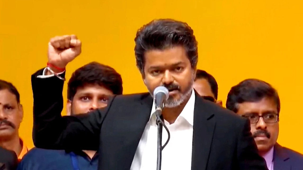 పీఎం మోదీ జాతకానికి ‘ఫోటోకాపీ’ లాంటిదే సీఎం విజయ్ జాతకం.. ప్రధానమంత్రి అవుతారా? పీఎం మోదీ జాతకానికి ‘ఫోటోకాపీ’ లాంటిదే సీఎం విజయ్ జాతకం.. ప్రధానమంత్రి అవుతారా?