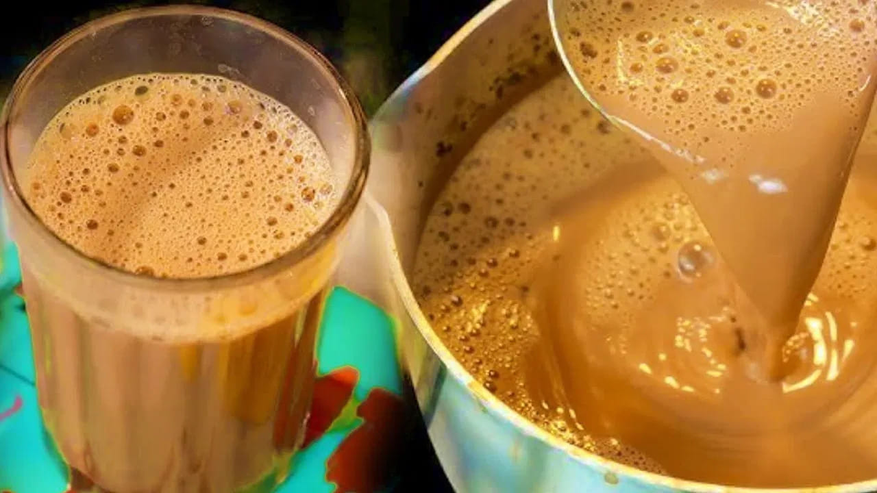 Tea  టీ ఆరోగ్యానికి చాలా మంచిది. ముఖ్యంగా చాలా మంది టీ కప్పుతోనే తమ రోజును ప్రారంభిస్తారు. అయితే  టీని టేస్టీగా పెట్టాలి అంటే తప్పకుండా ఈ పదార్థాలు ఉండాల్సిందే, అవి టీ పొడి, పాలు, నీళ్లు, అల్లం, యాలకుల పొడి, పంచదార.