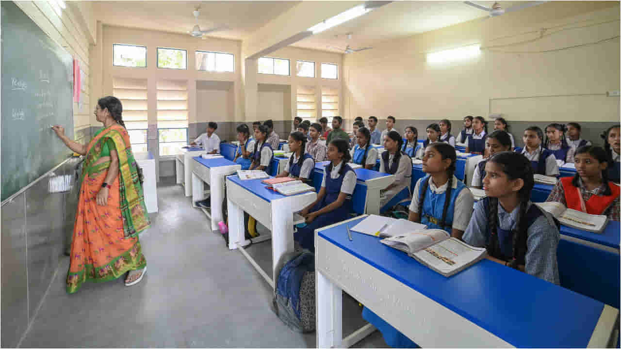 Telangana: పేద విద్యార్థులకు కార్పొరేట్ విద్య.. ఫీజుల బాదుడు నుంచి ఊరట..!