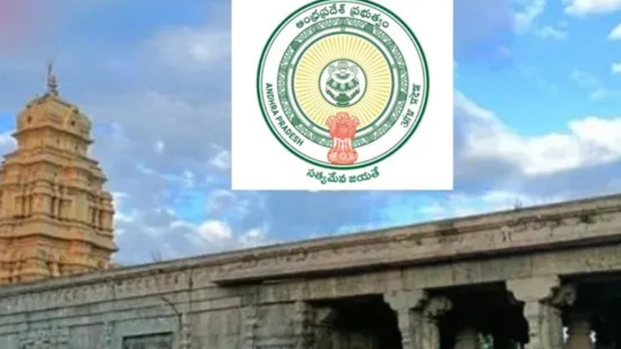 ప్రజల సొమ్ముతో అధికార హోదాను అనుభవిస్తున్న దేవాదాయ శాఖలో జవాబుదారీతనం మరియు పారదర్శకత లేకపోవడంపై ఇప్పుడు పెద్ద ఎత్తున చర్చ జరుగుతోంది. ఈ శాఖను కచ్చితంగా సమాచార హక్కు చట్టం పరిధిలోకి తీసుకురావాలని కోరుతూ బీజేపీ నాయకులు కేంద్ర మంత్రికి వినతిపత్రం అందజేశారు. రాష్ట్రవ్యాప్తంగా దేవాదాయ శాఖ పరిధిలో సుమారు నాలుగు నుంచి ఐదు లక్షల ఎకరాల భూములు ఉన్నట్లు అంచనా వేస్తున్నారు. ఇందులో దాదాపు మూడు వంతుల భూమి అక్రమణకు గురై ఉండవచ్చని నాయకులు అనుమానం వ్యక్తం చేస్తున్నారు. కేవలం నంద్యాల జిల్లాలోనే 35 వేల ఎకరాల భూమి ఉంటే అందులో వెయ్యి ఎకరాలు కబ్జాకు గురైంది.