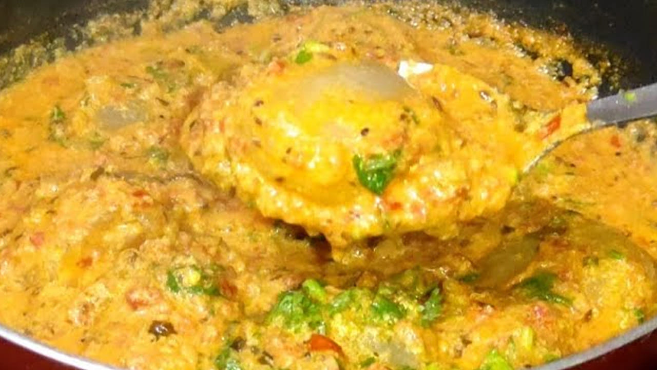 కావాల్సిన పదార్థాలు : తాటి ముంజలు, ఉల్లిపాయలు, టమాటాలు, పచ్చి మిర్చి, అల్లం వెల్లుల్లి పేస్ట్, కారం, ఉప్పు, పసుపు, నూనె, జీలకర్ర, ఆవాలు, కొత్తిమీర, పల్లీలు, లవంగాలు, కొబ్బరి తురుము, ఉల్లిపాయలు, కరివేపాకు.