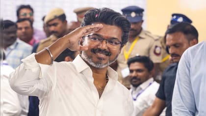 వేగంగా మారుతున్న సమీకరణాలు.. విజయ్‌కు లైన్‌క్లియర్!