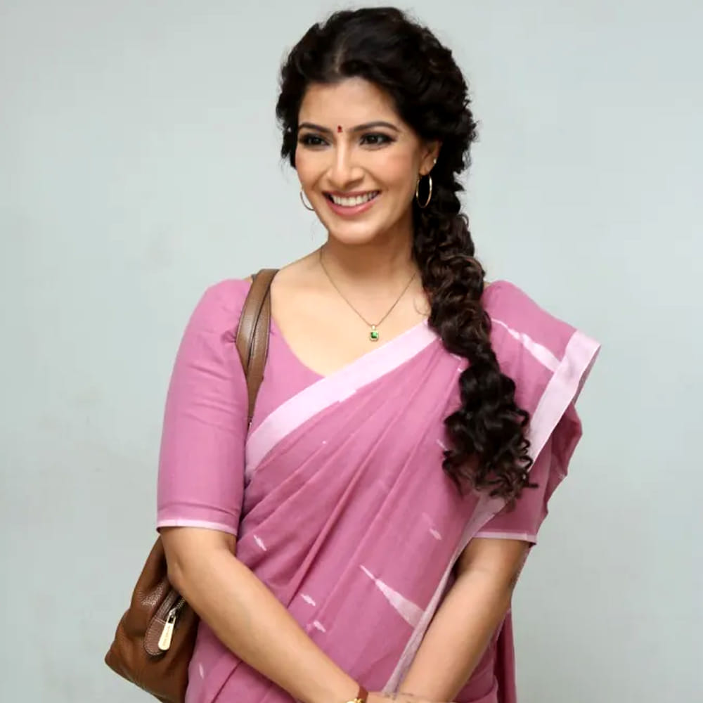 బాల్యం నుండే తాను ఫ్రాంక్‌గా మాట్లాడే అలవాటును అలవర్చుకున్నానని, మనసులో ఏదీ దాచుకోనని ఆమె తెలిపారు. వరూకు మైండ్ వాయిస్ లేదు, మనసులో అనుకున్నది బయటపెట్టేస్తుంది అని తన స్నేహితులు జోక్ చేస్తుంటారని ఆమె పేర్కొన్నారు. ఆన్‌స్క్రీన్, ఆఫ్‌స్క్రీన్ జీవితాల్లో తాను ఒకటేనని, ఎటువంటి ఫిల్టర్లు లేకుండానే ఉంటానని వరలక్ష్మి స్పష్టం చేశారు.