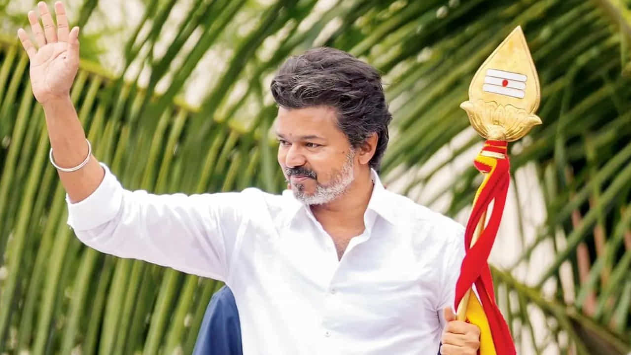 ముఖ్యంగా సీఎం పదవి విషయంలో అనేక ఇబ్బందులు, గందరగోళ పరిస్థితులు ఏర్పడుతాయంట. అయినా కానీ గ్రహాలు చాలా వరకు శుభ స్థానంలో ఉండటం, ముఖ్యంగా అధికారానికి సంబంధించిన పదో ఇల్లు చాలా బలంగా ఉండలం వలన ఎన్ని ఇబ్బందులు ఎదురైనా ఈయన అధికార్ని చేపట్టి , గొప్ప స్థానంలో ఉండే ఛాన్స్ తప్పకుండా ఉందని జ్యోతిష్య శాస్త్ర నిపుణులు తెలియజేస్తున్నారు.