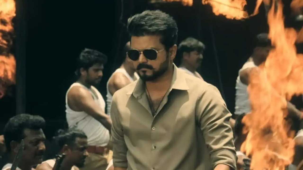 నేనెప్పుడూ దళపతినే. ఎవరితోనూ పొత్తు వద్దు. ఎవరికీ టెయిల్‌ కావద్దు అని... ఓపెన్‌గానే చెప్పేశారు విజయ్‌. ఆ నమ్మకం, ప్రజల్లో తనకున్న క్రేజ్‌ని కేల్కులేట్‌ చేసిన విధానానికి ఫిదా అవుతోంది తమిళ ప్రజానీకం. ఇది చారిత్రక విజయం అంటూ సంబరాలు చేసుకుంటున్నారు ఫ్యాన్స్. 