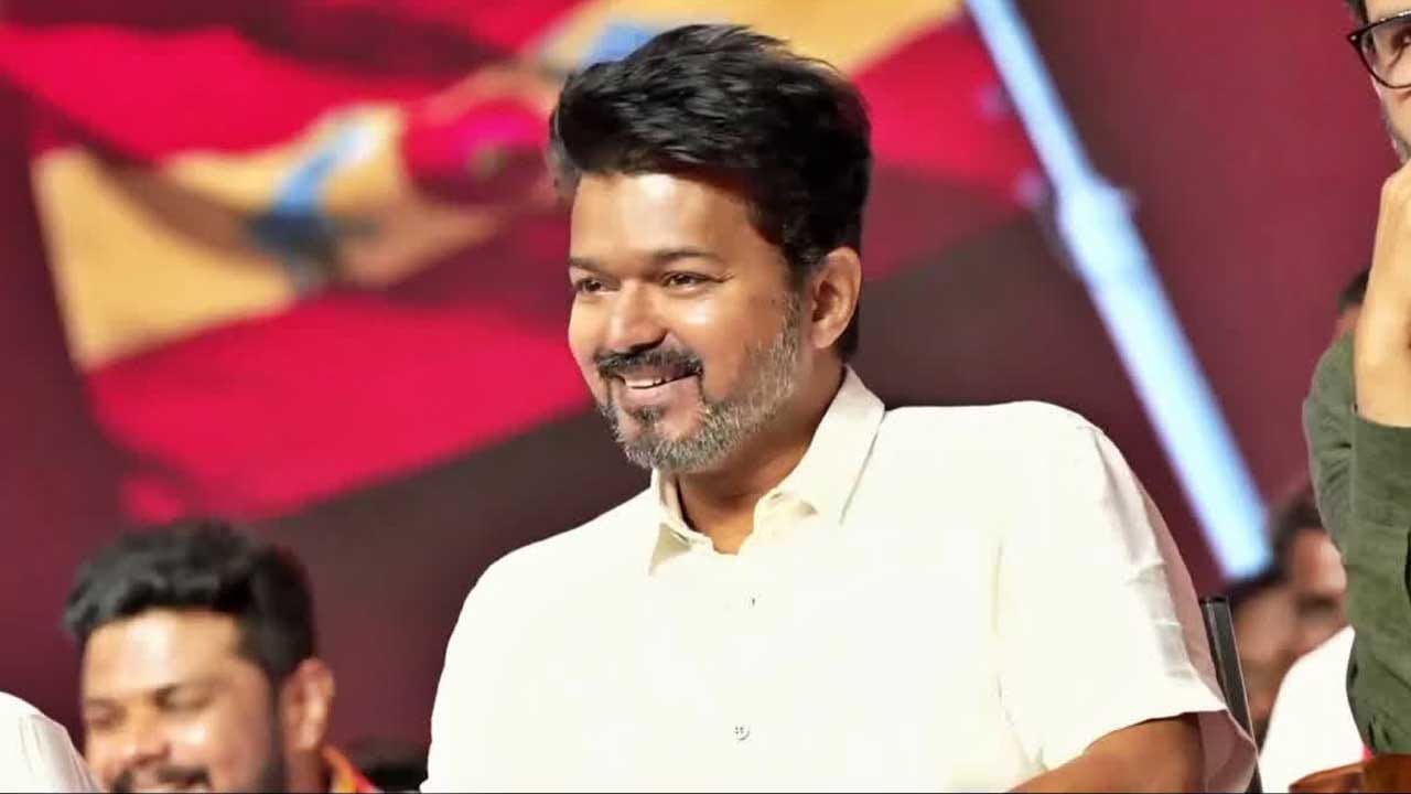 జన నాయకుడిగా విజయ్‌ గెలుపు చూసి విజిల్స్ వేస్తున్న వారి మనస్సుల్లో ఎక్కడో చిన్న ఆలోచన.. అంతకు మించిన ఆందోళన మన దళపతి ఇక మేకప్‌ వేసుకోరు కదా..? ఆయన ముందే ఢంకా భజాయించి చెప్పినట్టు 'జననాయగన్‌' చివరి సినిమా అవుతుందిగా... అని! 