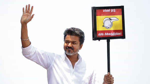 TVK Vijay: విజిల్ రీసౌండ్కు లెక్కలన్నీ తారుమారు.. దళపతి విజయ్ గెలుపునకు కలిసొచ్చిన అంశాలివే..