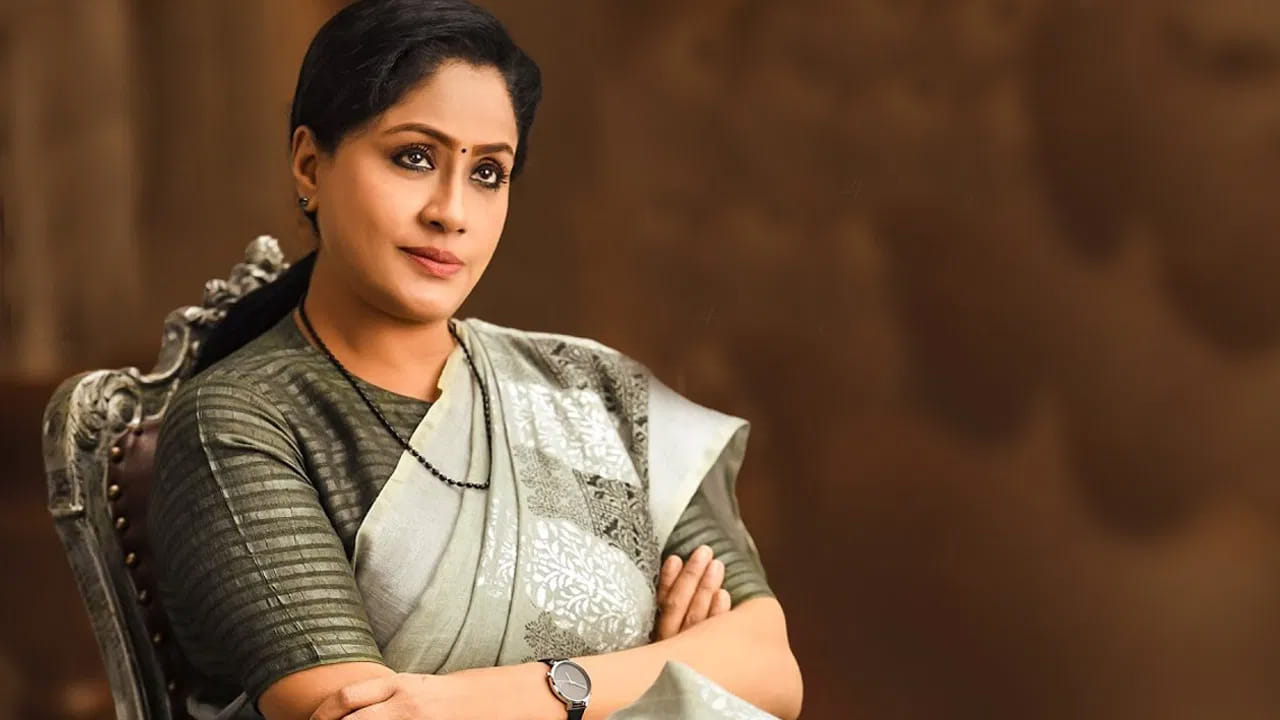  తెలుగు చిత్రసీమలో "లేడీ సూపర్ స్టార్" ,  "లేడీ అమితాబ్" గా పేరు సంపాదించుకున్నారు.  గా సుపరిచితులు. సుమారు 40 ఏళ్ల సుదీర్ఘ సినీ ప్రస్థానంలో ఆమె 180కి పైగా చిత్రాల్లో నటించి తనదైన ముద్ర వేశారు. జూన్ 24, 1966న వరంగల్‌లో జన్మించారు. ఆమె మద్రాసులో పెరిగారు. ఆమె అసలు పేరు శాంతి. ప్రముఖ నటి, ఆమె పిన్ని అయిన విజయలలిత పేరులోని 'విజయ'ను కలిపి 'విజయశాంతి'గా మార్చుకున్నారు. 979లో భారతీరాజా దర్శకత్వంలో వచ్చిన 'కల్లుక్కుల్ ఈరం' (తమిళం) సినిమాతో ఆమె కెరీర్ ప్రారంభమైంది.