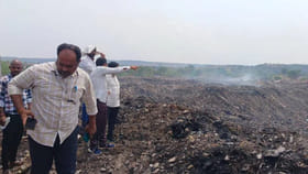 తెలంగాణలో కంపు కొడుతున్న కర్నాటక చెత్త