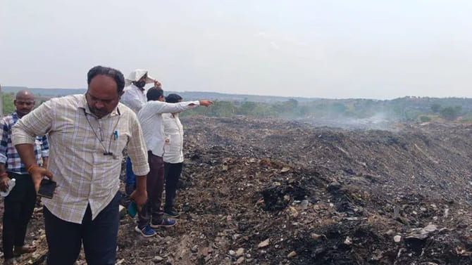 తెలంగాణలో కంపు కొడుతున్న కర్నాటక చెత్త