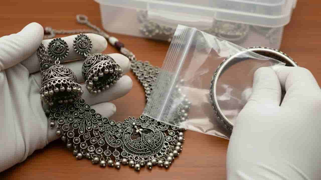 Silver: వెండి ఆభరణాలు ఎందుకు నల్లబడితాయి..? ఇలా చేస్తే తళతళ మెరుస్తాయి..