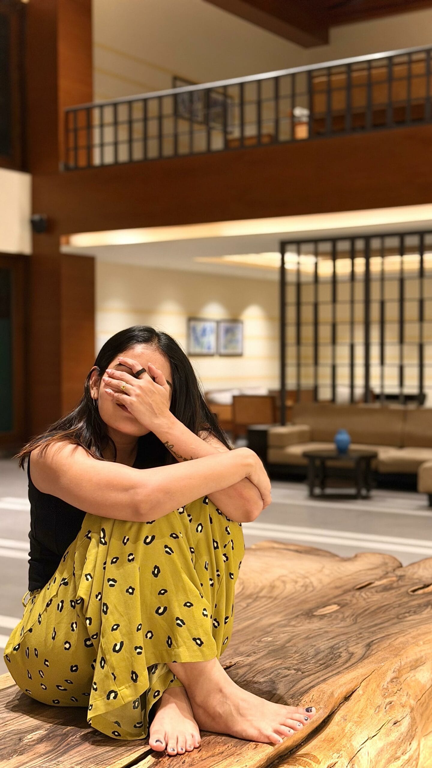 తెలుగు అమ్మాయిలకు ఇటీవల సినిమాల్లో మంచి అవకాశాలు దక్కుతున్నాయి. కొందరు స్టార్స్ గానూ మారి సినిమాలు చేస్తూ మెప్పిస్తున్నారు. మరికొంతమంది తమను తాము నిరూపించుకుంటూ దూసుకుపోతున్నారు. ఇక ఇప్పుడు మనం మాట్లాడుకుంటున్న హీరోయిన్ కూడా ఒకొక్క సినిమాకు వేరియేషన్స్ చూపిస్తూ తనకంటూ ప్రత్యేకమైన గుర్తింపు తెచ్చుకుంటుంది. ఆమె ఎవరో కాదు అందాల భామ అనన్య నాగళ్ల.