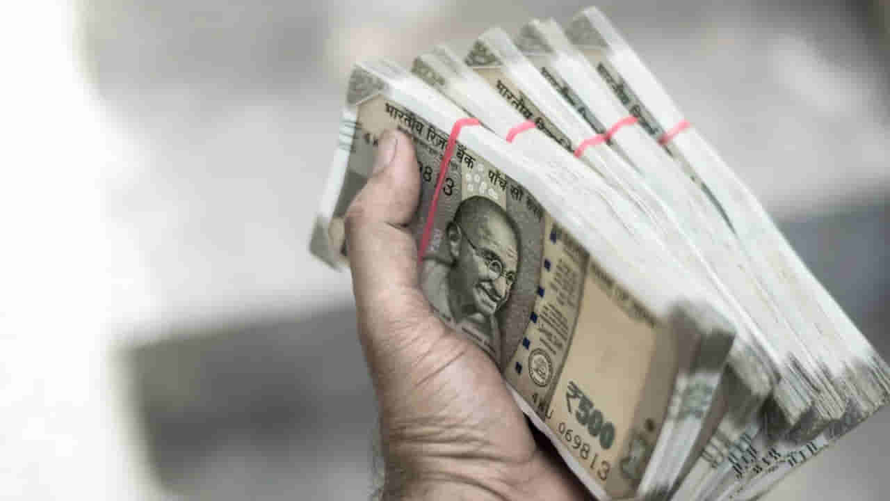 8th Pay Commission: ఫిట్మెంట్ ఫ్యాక్టర్, శాలరీ పెరుగుదల ఎప్పుడు ప్రకటిస్తారు? గత ట్రెండ్స్ ఏం చెప్తున్నాయి?