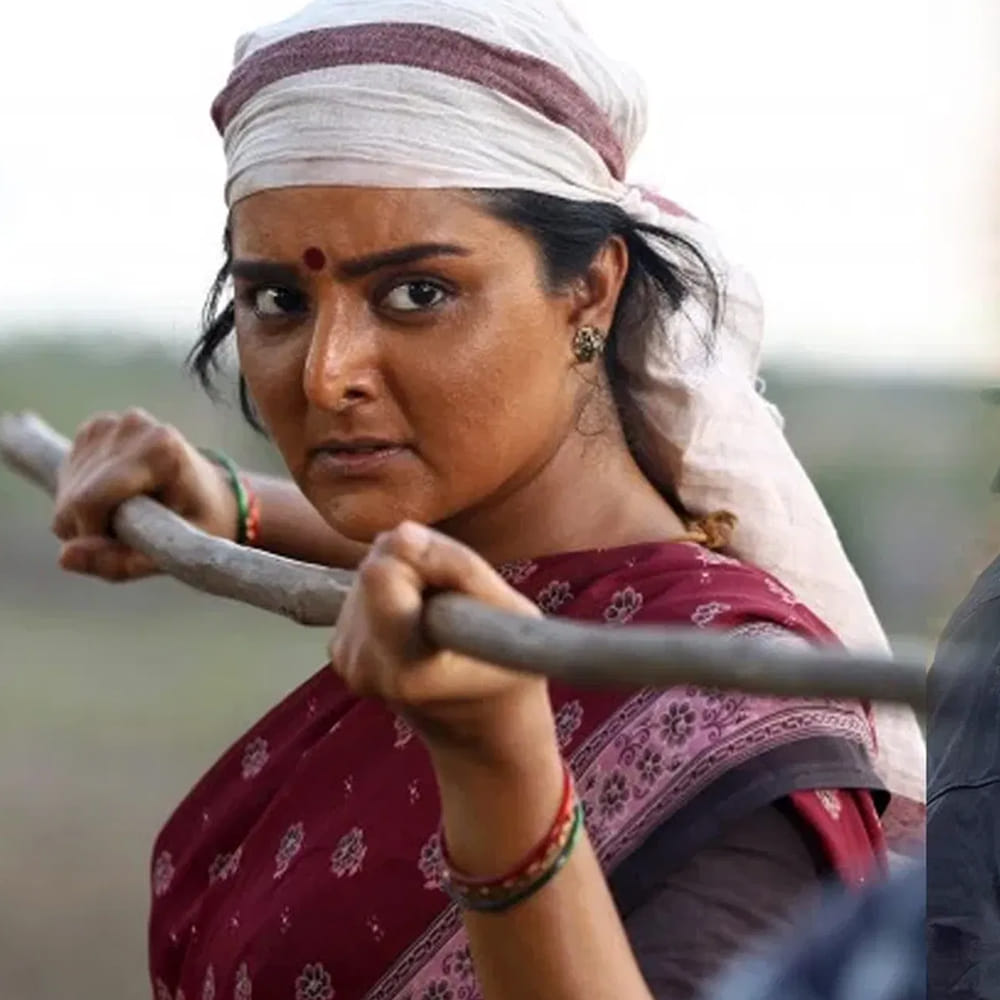 చాలా మంది హీరోయిన్స్ నటనకు ప్రాధాన్యత ఉన్న పాత్రలు చేస్తూ ప్రేక్షకులను అలరిస్తున్నారు. రీసెంట్ డేస్ లో పాన్ ఇండియా సినిమాలు ఇండస్ట్రీని షేక్ చేస్తున్న క్రమంలో హీరోయిన్ చాలా మంది ఛాలెంజింగ్ రోల్స్ చేయడానికి ఆసక్తి చూపిస్తున్నారు. గ్లామర్ పాత్రలు మాత్రమే కాదు అవకాశం వస్తే ఎలాంటి పాత్ర అయినా చేస్తున్నారు. ఇక పై ఫొటోలో ఉన్న హీరోయిన్ ను గుర్తుపట్టారా..?