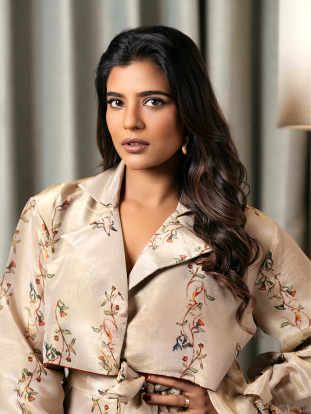 తెలుగులో  స్పీడ్ పెంచిన అందాల భామ ఐశ్వర్య రాజేష్ ..