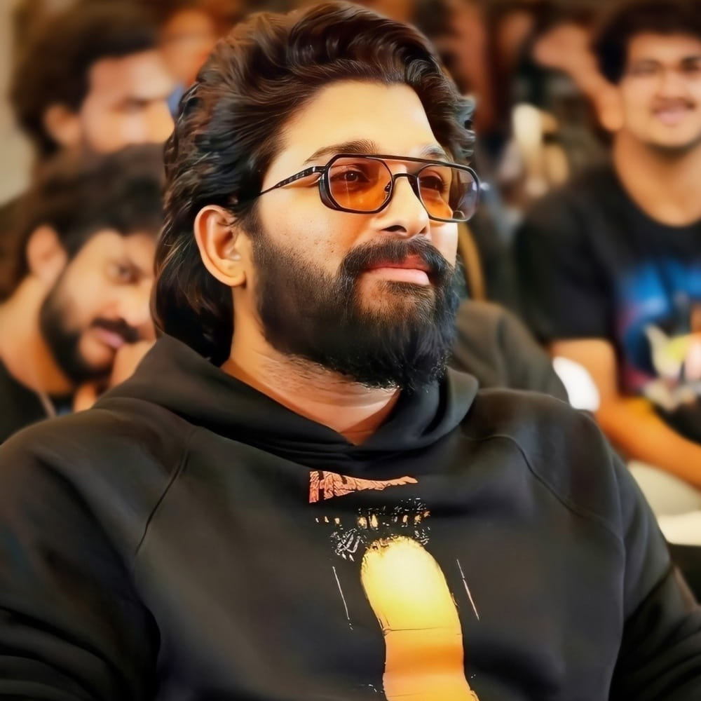 ఎంత బిజీ షెడ్యూల్ ఉన్నప్పటికీ ప్రతిరోజూ వర్కవుట్ చేయడం అల్లు అర్జున్ అలవాటు. వ్యాయామం చేయడం వల్ల శరీరంలో రక్తప్రసరణ బాగా జరిగి, చర్మ కణాలకు తగినంత ఆక్సిజన్ అందుతుంది. ఇది ముఖంపై సహజమైన గ్లో రావడానికి కారణమవుతుంది. షూటింగ్ అయిపోగానే మేకప్ను పూర్తిగా తొలగించి, రాత్రి పడుకునే ముందు చర్మాన్ని క్లెన్సింగ్ మరియు మాయిశ్చరైజ్ చేయడం ఆయన అస్సలు మర్చిపోరు. ఐకాన్ స్టార్ పాటించే ఈ సింపుల్, నైచురల్ లైఫ్ స్టైల్ రూటిన్ను మనం కూడా పాటిస్తే మెరిసే చర్మాన్ని సొంతం చేసుకోవడం పెద్ద కష్టమేమీ కాదు.