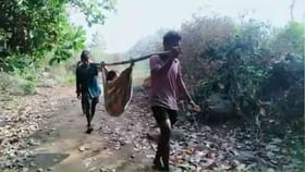 తరాలు మారుతున్నా.. తప్పని డోలీ కష్టాలు..