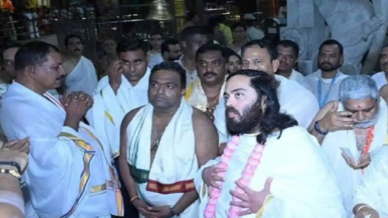 అయితే ఈ ఆలయాన్ని ఇటీవల తమిళనాడు ముఖ్యమంత్రి విజయ్ సందర్శించి, ప్రత్యేక పూజలు చేసిన విషయం తెలిసిందే. ఇక మరో ప్రముఖ వ్యక్తి పారిశ్రామిక వేత్త ముఖేష్ అంబానీ కుమారుడు అనంత్ అంబానీ ఈ ఆలయాన్ని సందర్శించి ప్రత్యేక పూజలు చేయడం జరిగింది.