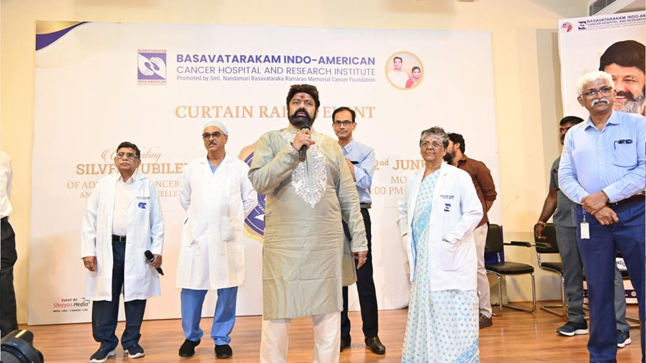 ఈ సందర్భంగా హాస్పిటల్ నిర్మాణంతో పాటూ నడపడానికి గత 25 సంవత్సరములుగా సహకరించిన వారందరినీ గుర్తుకుతెచ్చుకొని వారి స్పూర్తితో ముందుకు సాగుతామని పేర్కొన్నారు. లభాపేక్ష లేకుండా సంస్థ నిర్వహించడం జరుగుతోందని, భవిష్యత్తులోనూ ఇదే పంథాలో కొనసాగుతున్నామని స్పష్టం చేశారు. మీడియా సమావేశానికి ముందుగా హాస్పిటల్ ఆవరణలో ఏర్పాటు చేసిన పుట్టిన రోజు వేడుకలలో బాలకృష్ణ పాల్గొన్నారు. ఈ సందర్భంగా క్యాన్సర్ తో పోరాడుతున్న చిన్నారుల మధ్య సంస్థ సిబ్బంది ఏర్పాటు చేసిన భారీ కేక్ ను కట్ చేసి వారితో పంచుకొన్నారు. అనంతరం చిన్నారులకు బొమ్మలు , ఇతర బహుమతులు అందజేశారు. అనంతరం హైదరాబాదుకు చందిన సీతారామారాజు హాస్పిటల్ కు అందించిన లక్షరూపాయాల విరాళాన్ని స్వీకరించారు.