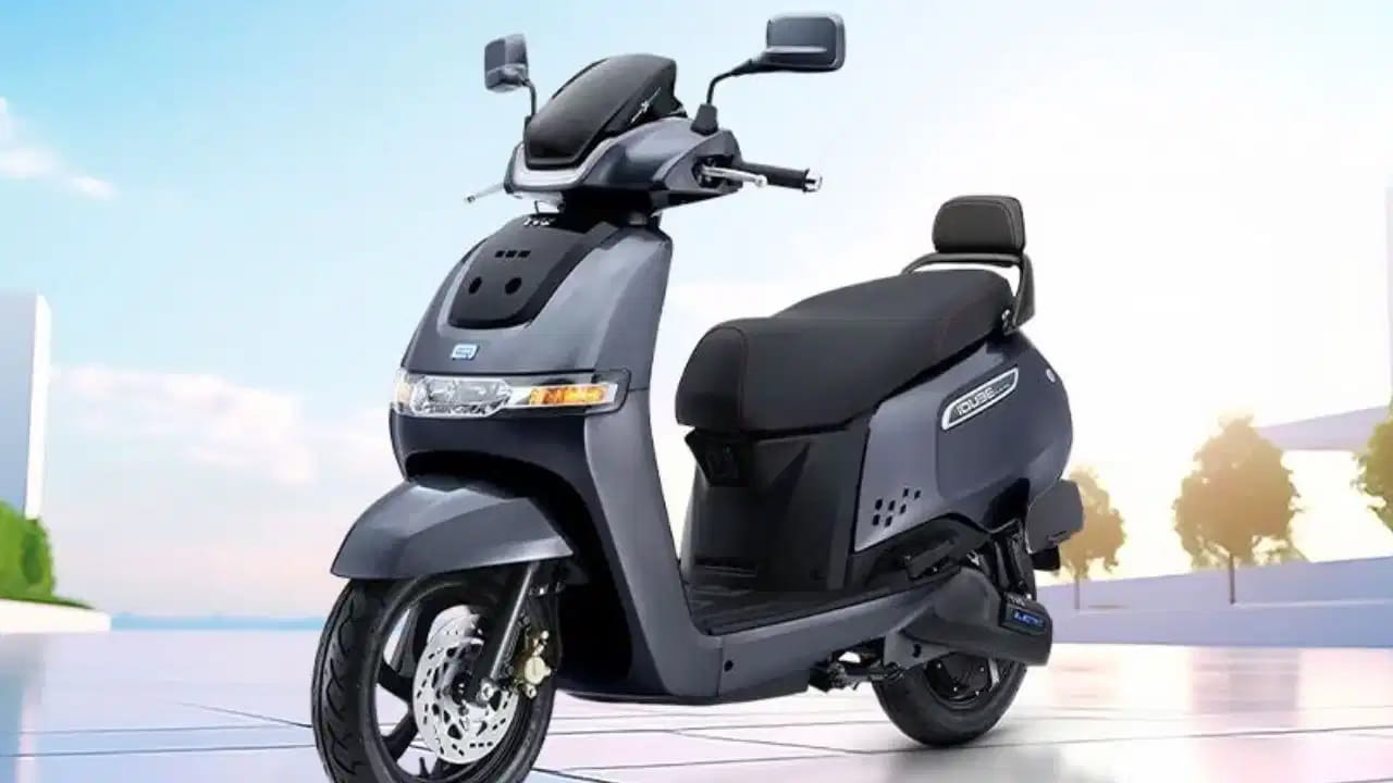 Electric Scooter: అమ్మకాల్లో రికార్డు సృష్టిస్తున్న ఎలక్ట్రిక్ స్కూటర్.. అన్ని కంపెనీలను వెనక్కి నెట్టి..