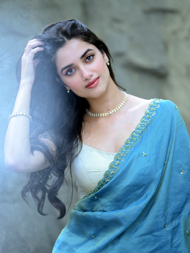 కుర్రాళ్లను ఫిదా చేస్తున్న భాగ్యశ్రీ బోర్సే.. లేటెస్ట్ పిక్స్ అదుర్స్