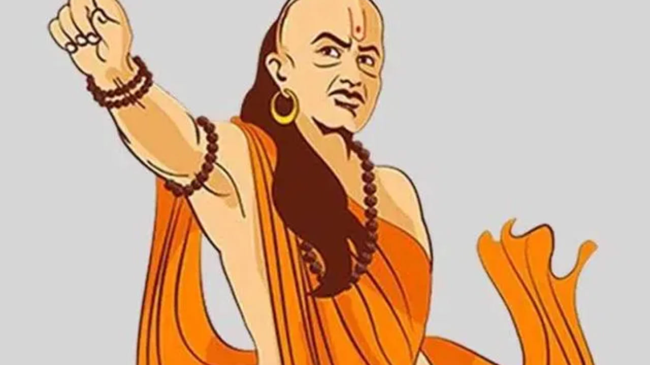 మీ బలాలను మీరే గుర్తించండి: కష్ట సమయాల్లో ఎవరూ తోడు ఉండరు ఆ సమయంలో మనల్ని మనమే తక్కువగా అంచనా వేసుకుంటాము. అలాగే ఇలాంటి సందర్భాల్లో మీలో ఉన్న ప్రతిభ, నైపుణ్యాలను కూడా మీరే గుర్తించాలి. మిమ్మల్ని మీరే నమ్ముకుని ముందుకు వెళ్ళాలి అలాగే ఎలాంటి అడ్డంకినైనా ఈజీగా దాటేస్తారు.
