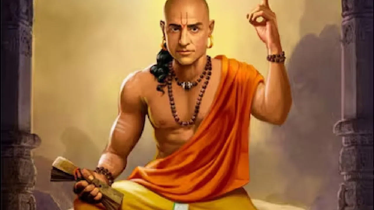 3. జ్ఞానం పొందడంలో ఎప్పుడూ వెనుకాడకండి..
కొత్త విషయాలు నేర్చుకోవాలంటే ప్రశ్నలు అడగడం తప్పనిసరి. "ఇతరులు ఏమనుకుంటారు?" అనే ఆలోచనతో సందేహాలను మనసులోనే దాచుకుంటే జ్ఞానం పెరగదు. వయస్సు, హోదా, సామాజిక స్థాయి కంటే జ్ఞానమే గొప్పదని చాణక్యుడు పేర్కొన్నాడు. అందుకే నేర్చుకోవడంలో ఎప్పుడూ సంకోచించకూడదు.