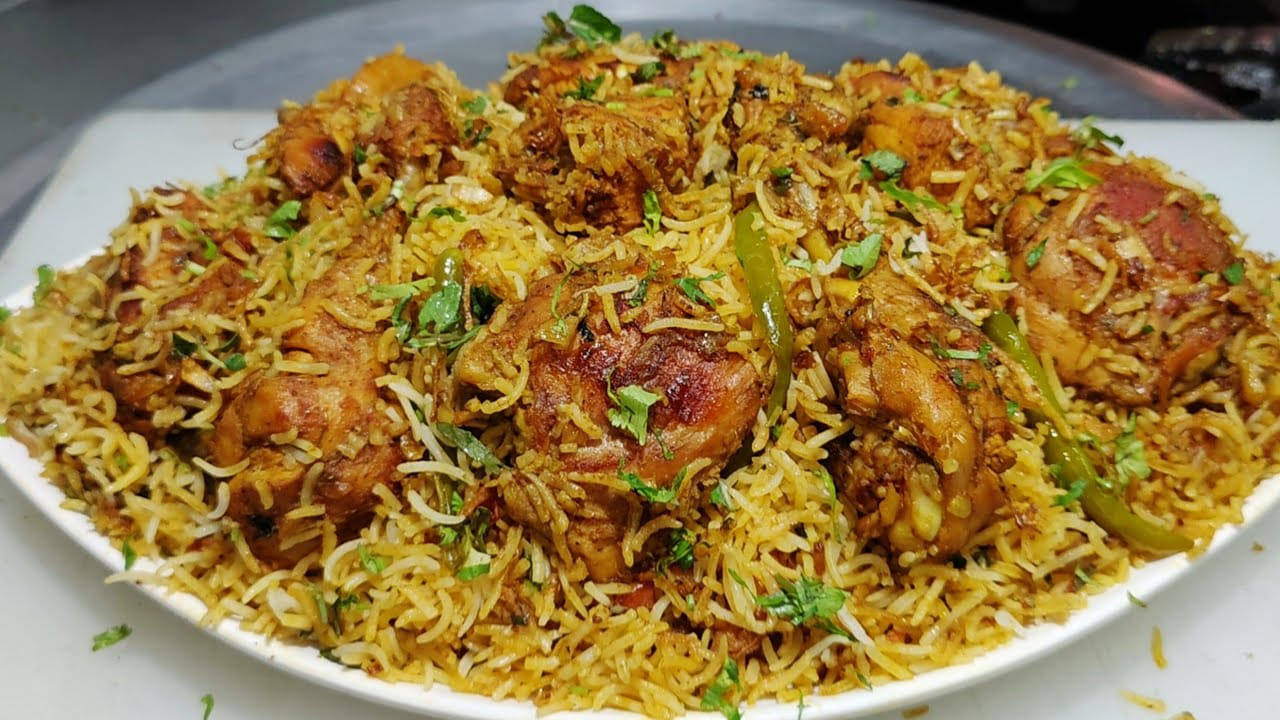 Free Biryani: చికెన్ బిర్యానీలో ఈగ.. కస్టమర్‌కు 10 ప్లేట్ల ఉచిత బిర్యానీ..!