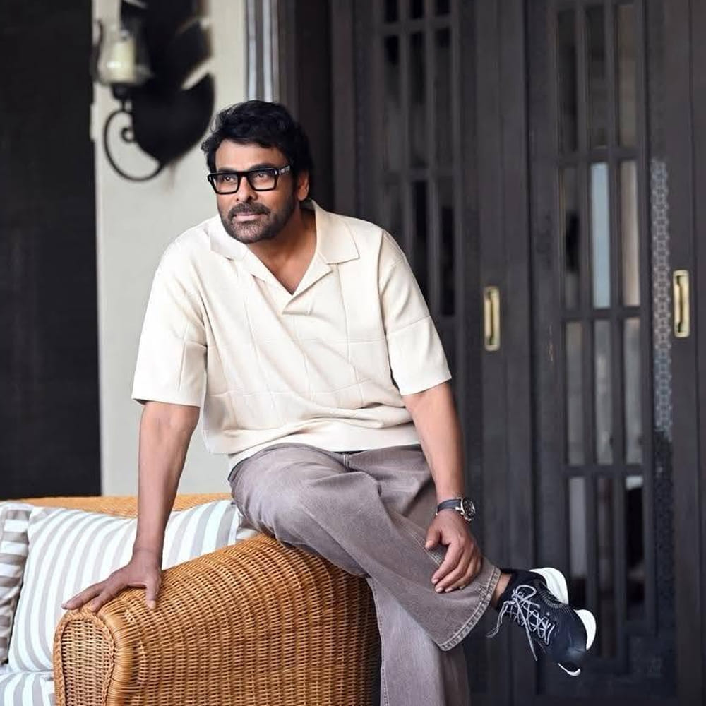 "యమకింకరుడు" సినిమాలో వెనుక నుంచి వేసే సోమర్‌సాల్ట్‌లు, "ఎముడికి మొగుడు" వంటి చిత్రాల్లోని పాటల్లో అద్భుతమైన డ్యాన్స్ కదలికలు చిరంజీవి శరీర నియంత్రణకు నిదర్శనాలని అన్నారు. ఈ గ్రేస్, పట్టుదల లేకపోతే అలాంటి కదలికలు అసాధ్యమని హర్షవర్ధన్ చెప్పారు. సుదీర్ఘకాలం రాజకీయాల్లో ఉన్నప్పుడు చిరంజీవి కొంతకాలం పాటు తన ఫిట్‌నెస్‌పై దృష్టి సారించలేకపోయారని, ఆ సమయంలో ఆయన కాస్త బరువు పెరిగినట్లు కనిపించారని హర్షవర్ధన్ అన్నారు. 
