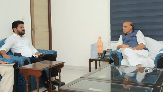 రాజ్‌నాథ్‌తో రేవంత్ భేటీ.. తెలంగాణకు కీలక ప్రాజెక్టులపై చర్చ!
