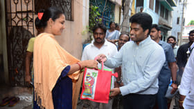 అవ్వాతాతలపై కలెక్టర్ ‘మామిడి’ మమకారం..!