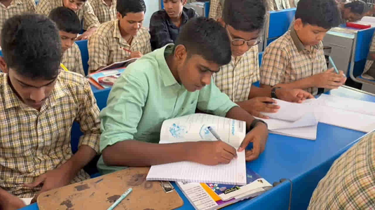 Andhra News: సర్కారు బడిపై విశ్వాసం.. గవర్నమెంట్ హైస్కూల్లో కలెక్టర్ కుమారుడికి అడ్మిషన్